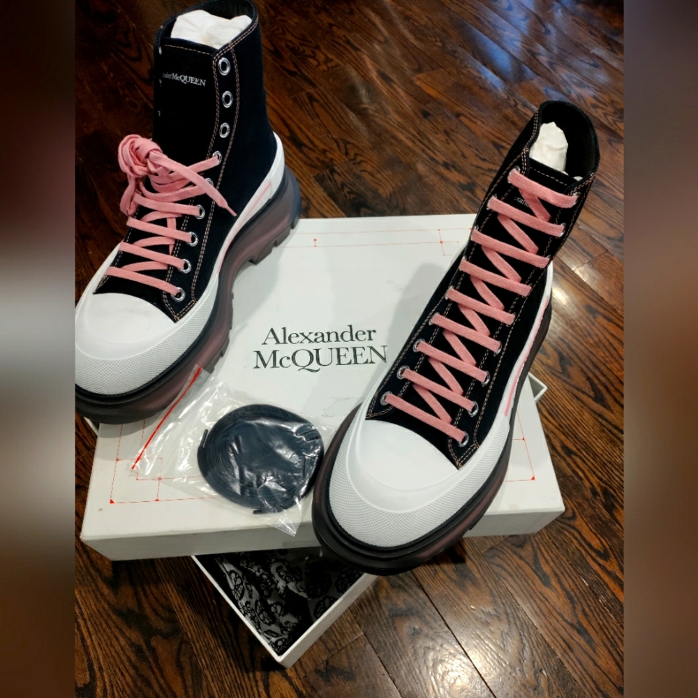 Alexander McQueen Men's Tread Slick Boot 100% Authentic Size 13 US.